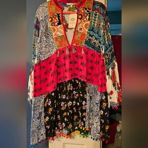 NWT Amanda brand. This could be a tunic or knee length dress.